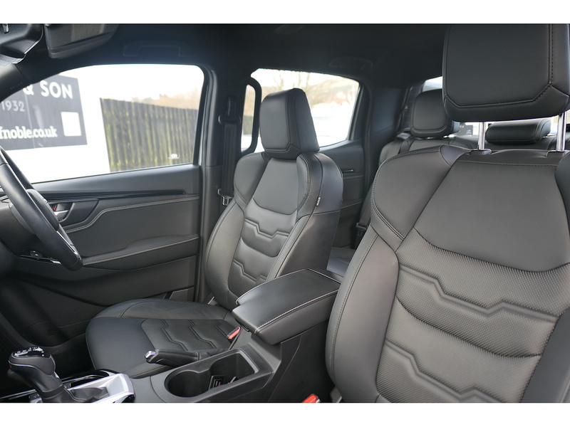 Isuzu 1.9 TD V-Cross Pickup Double Cab 4dr Diesel Auto 4WD Euro 6 (s/s) (164 ps)