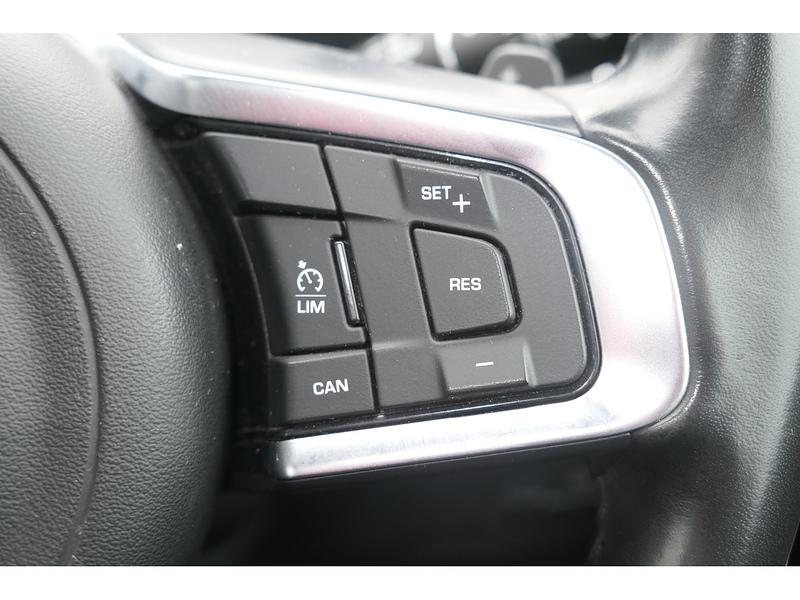 Jaguar 2.0 D180 Chequered Flag SUV 5dr Diesel Auto AWD Euro 6 (s/s) (180 ps)