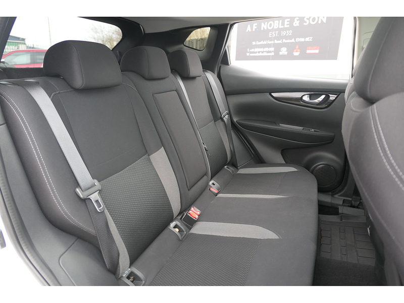 Nissan 1.3 DIG-T N-Connecta SUV 5dr Petrol Manual Euro 6 (s/s) (140 ps)