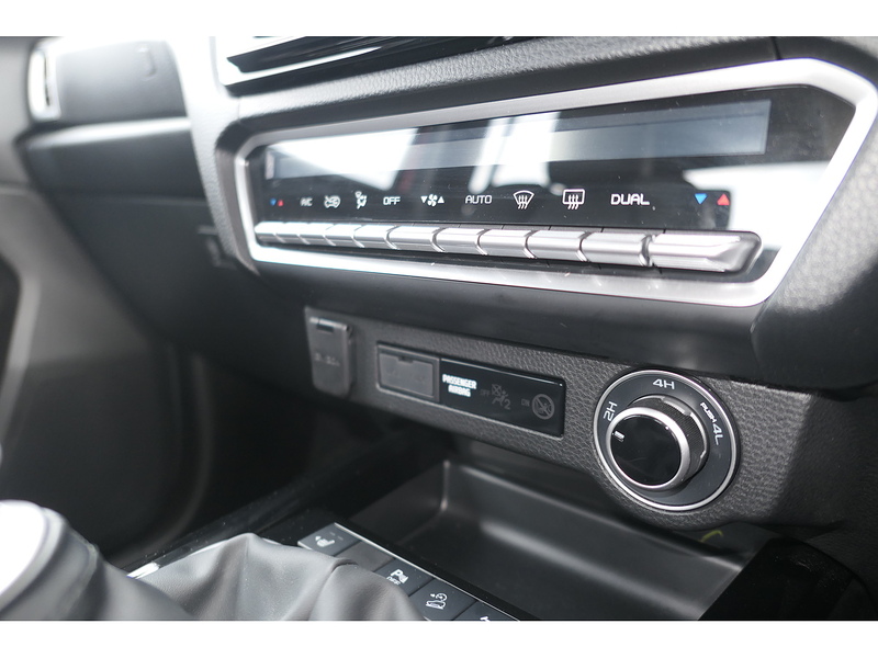 Isuzu 1.9 TD V-Cross Pickup Double Cab 4dr Diesel Manual 4WD Euro 6 (s/s) (164 ps)