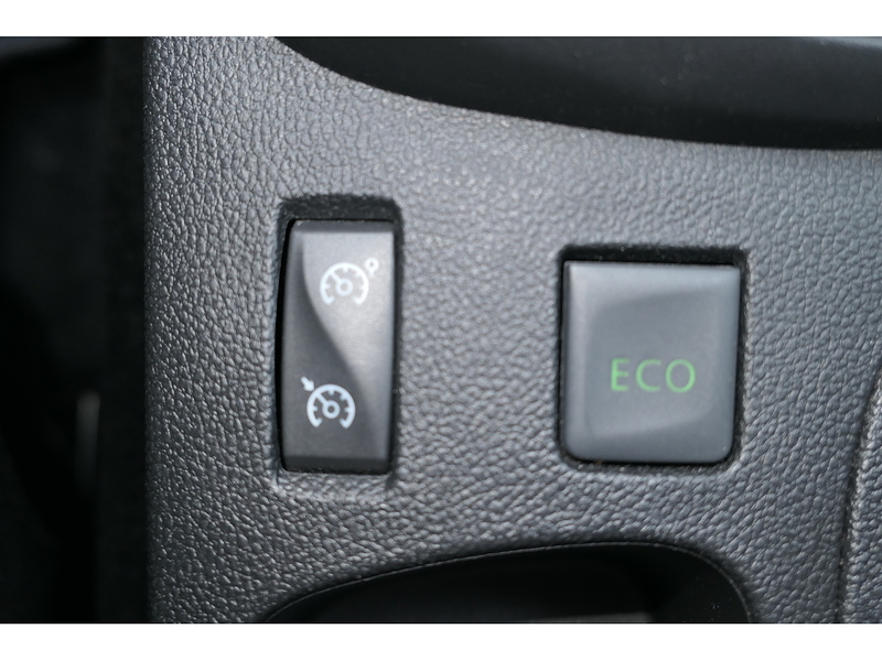 Renault 1.5 dCi ENERGY Dynamique Nav SUV 5dr Diesel Auto Euro 6 (s/s) (90 ps)