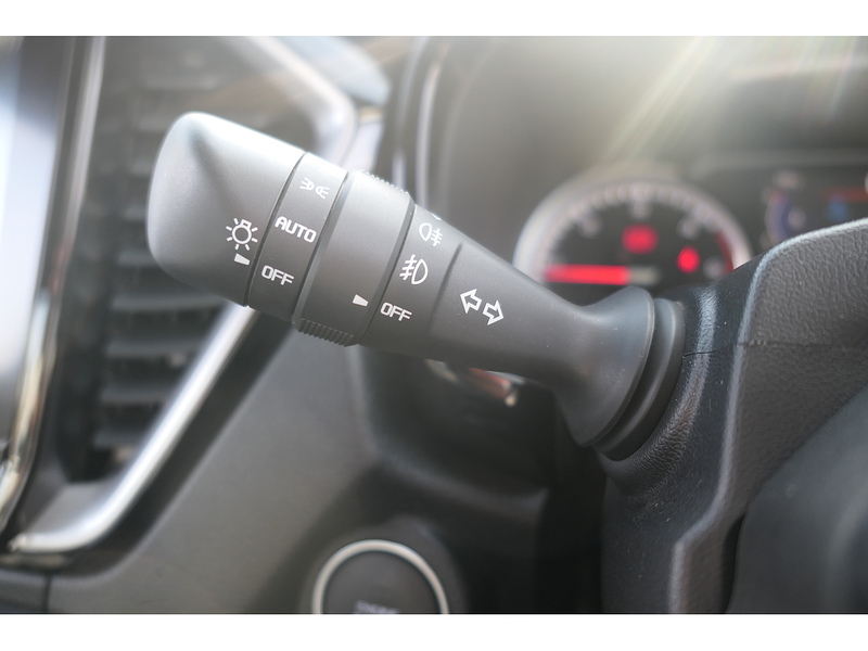 Isuzu 1.9 TD V-Cross Pickup Double Cab 4dr Diesel Manual 4WD Euro 6 (s/s) (164 ps)