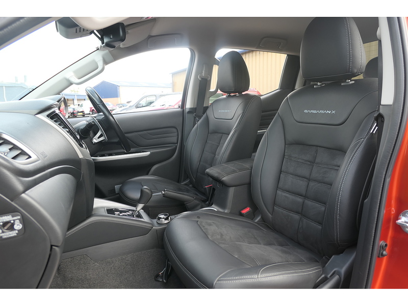 Mitsubishi 2.2 DI-D DC Barbarian X Pickup 4dr Diesel Auto 4WD Euro 6 (s/s) (150 ps)