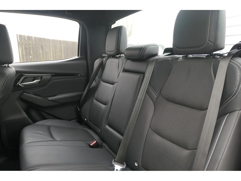 Isuzu 1.9 TD V-Cross Pickup Double Cab 4dr Diesel Auto 4WD Euro 6 (s/s) (164 ps)