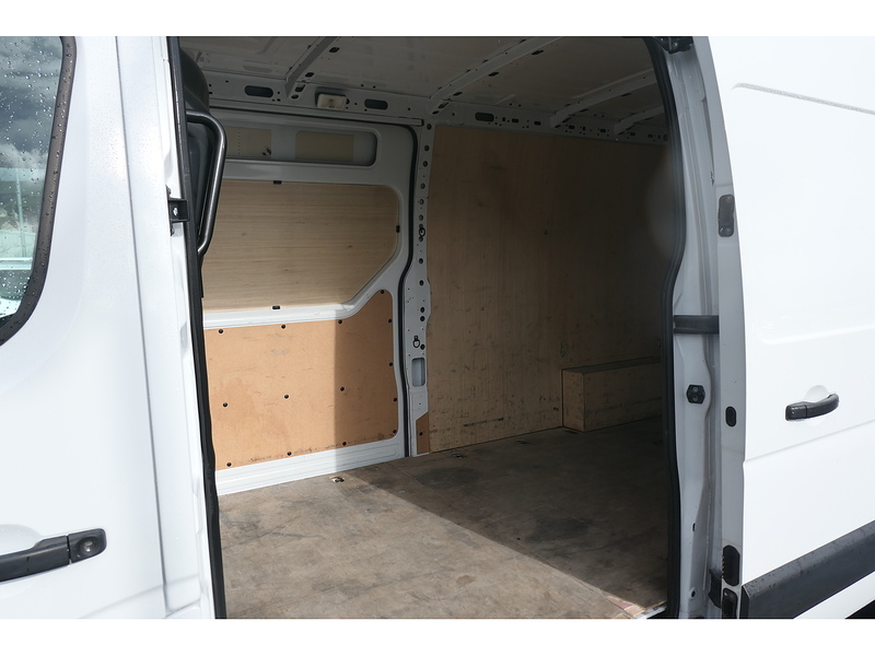 Nissan 2.3 dCi 35 Tekna Panel Van 4dr Diesel Manual FWD L3 H2 Euro 6 (135 ps)