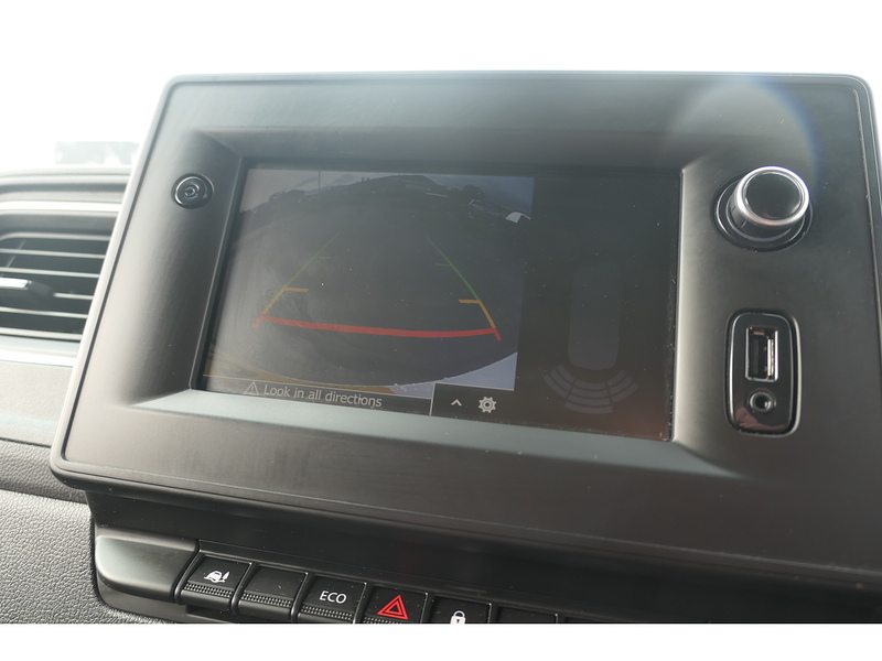 Nissan 2.3 dCi 35 Tekna Panel Van 4dr Diesel Manual FWD L3 H2 Euro 6 (135 ps)