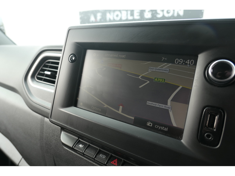 Nissan 2.3 dCi 35 Tekna Panel Van 4dr Diesel Manual FWD L3 H2 Euro 6 (135 ps)