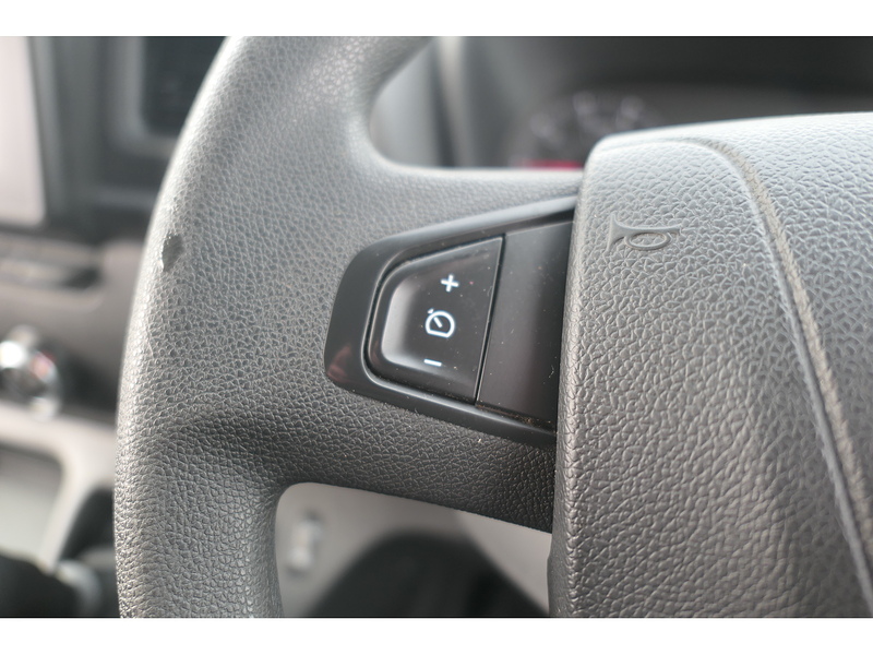 Nissan 2.3 dCi 35 Tekna Panel Van 4dr Diesel Manual FWD L3 H2 Euro 6 (135 ps)