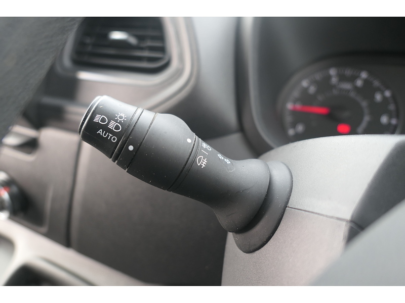 Nissan 2.3 dCi 35 Tekna Panel Van 4dr Diesel Manual FWD L3 H2 Euro 6 (135 ps)