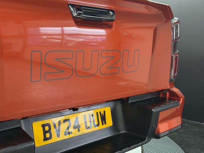 Isuzu 1.9 TD DL40 Pickup Double Cab 4dr Diesel Auto 4WD Euro 6 (s/s) (164 ps)