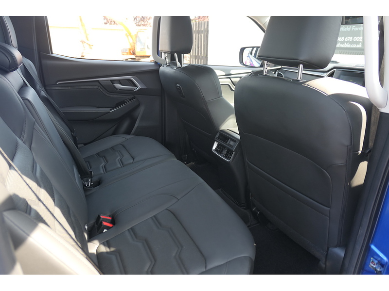 Isuzu 1.9 TD DL40 Pickup Double Cab 4dr Diesel Auto 4WD Euro 6 (s/s) (164 ps)