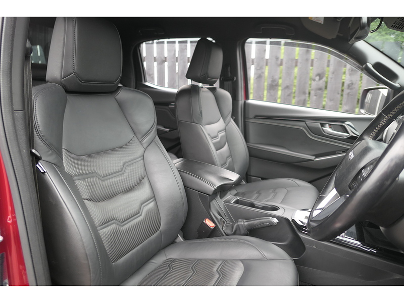 Isuzu 1.9 TD V-Cross Pickup Double Cab 4dr Diesel Auto 4WD Euro 6 (s/s) (164 ps)