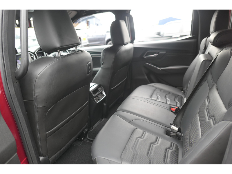 Isuzu 1.9 TD V-Cross Pickup Double Cab 4dr Diesel Auto 4WD Euro 6 (s/s) (164 ps)