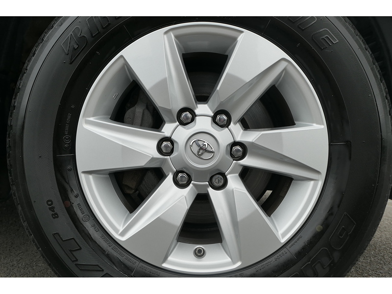 Toyota 2.8D Active (Navi) Panel Van 3dr Diesel Auto 4WD SWB Euro 6 (s/s) (204 ps)