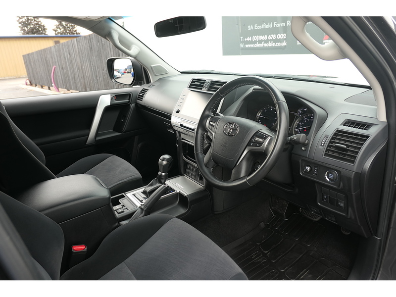 Toyota 2.8D Active (Navi) Panel Van 3dr Diesel Auto 4WD SWB Euro 6 (s/s) (204 ps)