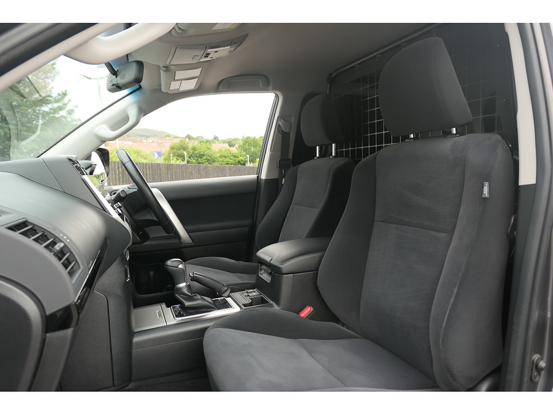 Toyota 2.8D Active (Navi) Panel Van 3dr Diesel Auto 4WD SWB Euro 6 (s/s) (204 ps)