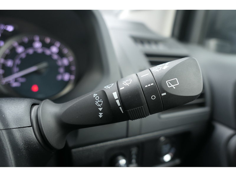 Toyota 2.8D Active (Navi) Panel Van 3dr Diesel Auto 4WD SWB Euro 6 (s/s) (204 ps)