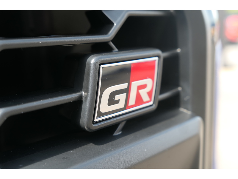 Toyota 2.8 D-4D GR SPORT II Pickup Double Cab 4dr Diesel Auto 4WD Euro 6 (s/s) (204 ps)