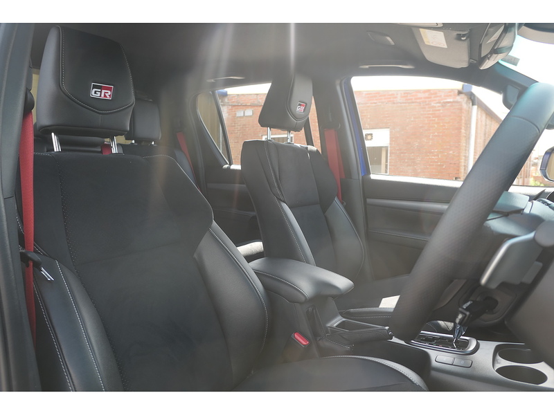 Toyota 2.8 D-4D GR SPORT II Pickup Double Cab 4dr Diesel Auto 4WD Euro 6 (s/s) (204 ps)