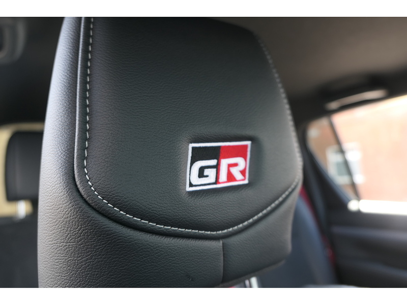 Toyota 2.8 D-4D GR SPORT II Pickup Double Cab 4dr Diesel Auto 4WD Euro 6 (s/s) (204 ps)