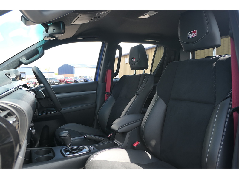 Toyota 2.8 D-4D GR SPORT II Pickup Double Cab 4dr Diesel Auto 4WD Euro 6 (s/s) (204 ps)