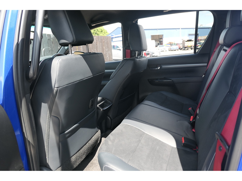 Toyota 2.8 D-4D GR SPORT II Pickup Double Cab 4dr Diesel Auto 4WD Euro 6 (s/s) (204 ps)