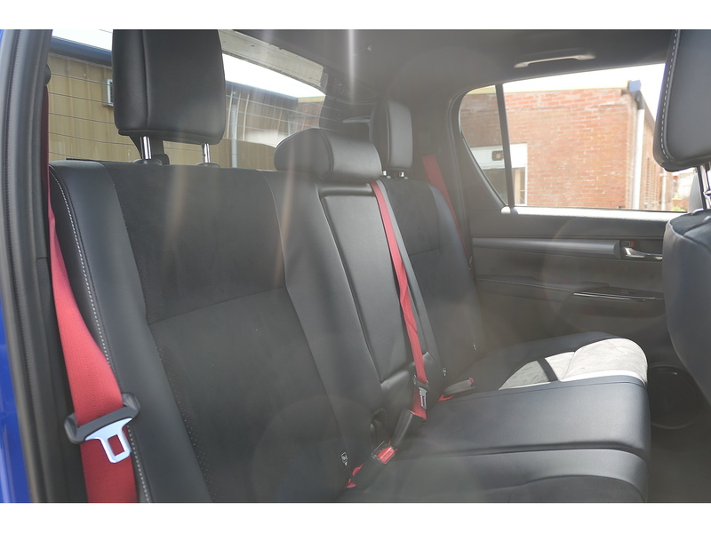 Toyota 2.8 D-4D GR SPORT II Pickup Double Cab 4dr Diesel Auto 4WD Euro 6 (s/s) (204 ps)