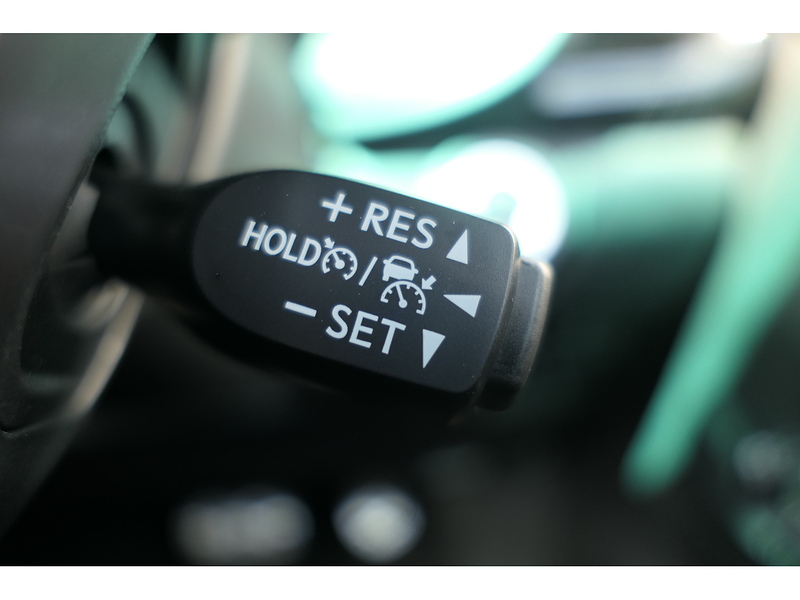 Toyota 2.8 D-4D GR SPORT II Pickup Double Cab 4dr Diesel Auto 4WD Euro 6 (s/s) (204 ps)