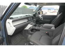 Land Rover Defender 90 D200 MHEV 