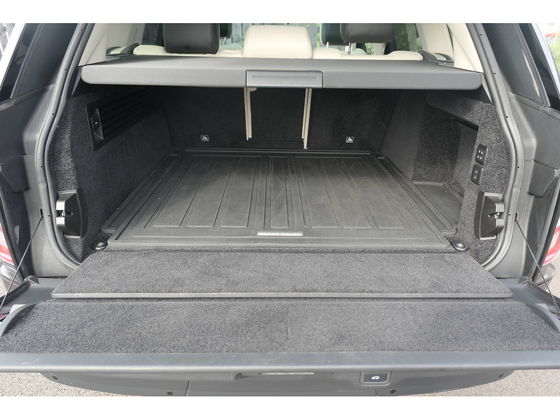 Land Rover 3.0 D300 MHEV Vogue SE SUV 5dr Diesel Auto 4WD Euro 6 (s/s) (300 ps)