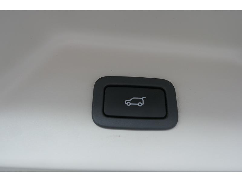 Land Rover 3.0 D300 MHEV Vogue SE SUV 5dr Diesel Auto 4WD Euro 6 (s/s) (300 ps)