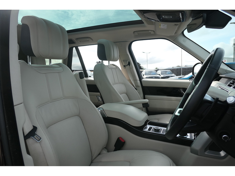 Land Rover 3.0 D300 MHEV Vogue SE SUV 5dr Diesel Auto 4WD Euro 6 (s/s) (300 ps)