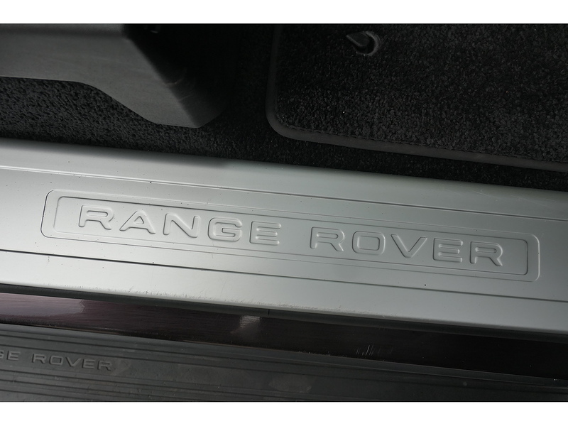 Land Rover 3.0 D300 MHEV Vogue SE SUV 5dr Diesel Auto 4WD Euro 6 (s/s) (300 ps)