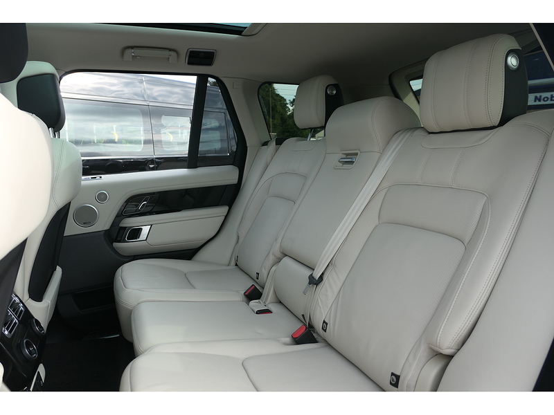 Land Rover 3.0 D300 MHEV Vogue SE SUV 5dr Diesel Auto 4WD Euro 6 (s/s) (300 ps)