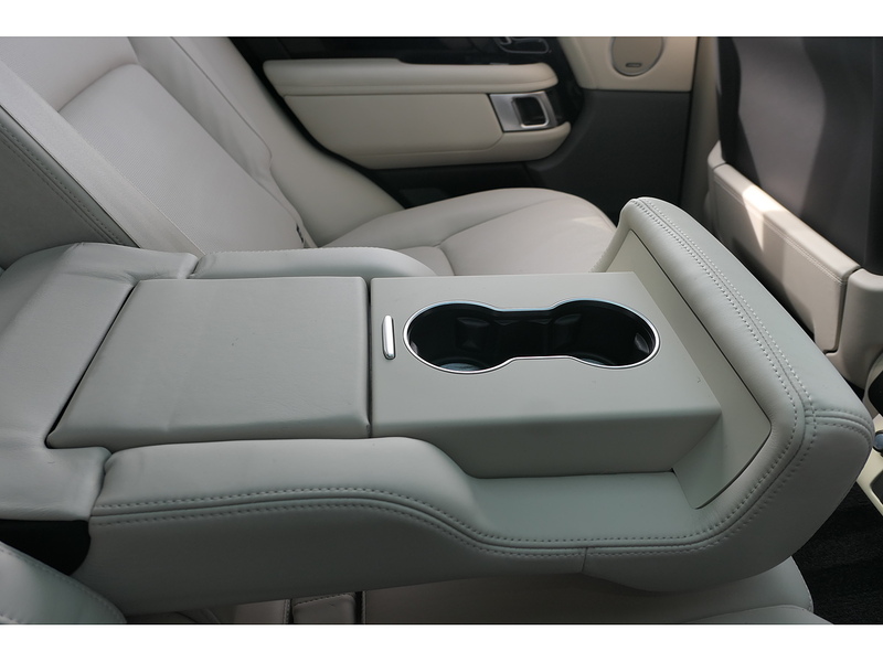 Land Rover 3.0 D300 MHEV Vogue SE SUV 5dr Diesel Auto 4WD Euro 6 (s/s) (300 ps)