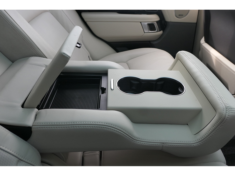 Land Rover 3.0 D300 MHEV Vogue SE SUV 5dr Diesel Auto 4WD Euro 6 (s/s) (300 ps)