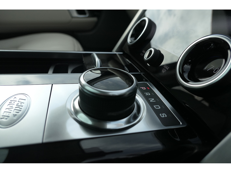 Land Rover 3.0 D300 MHEV Vogue SE SUV 5dr Diesel Auto 4WD Euro 6 (s/s) (300 ps)