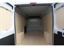 Peugeot Boxer BlueHDi 335 Professional Premium + 