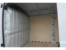 Peugeot Boxer BlueHDi 335 Professional Premium + 