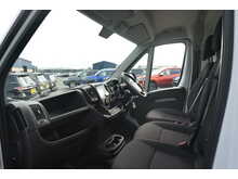 Peugeot Boxer BlueHDi 335 Professional Premium + 