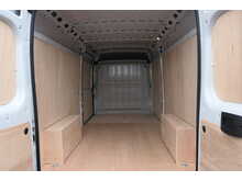 Peugeot Boxer BlueHDi 335 Professional Premium + 