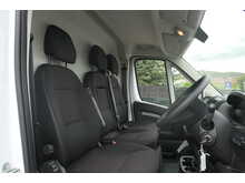 Peugeot Boxer BlueHDi 335 Professional Premium + 