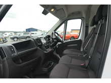 Peugeot Boxer BlueHDi 335 Professional Premium + 