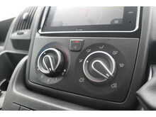 Peugeot Boxer BlueHDi 335 Professional Premium + 
