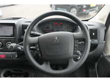 Peugeot Boxer BlueHDi 335 Professional Premium + 