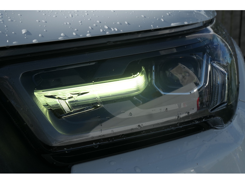 Toyota 2.8 D-4D Invincible X Pickup Double Cab 4dr Diesel Auto 4WD Euro 6 (s/s) (204 ps)