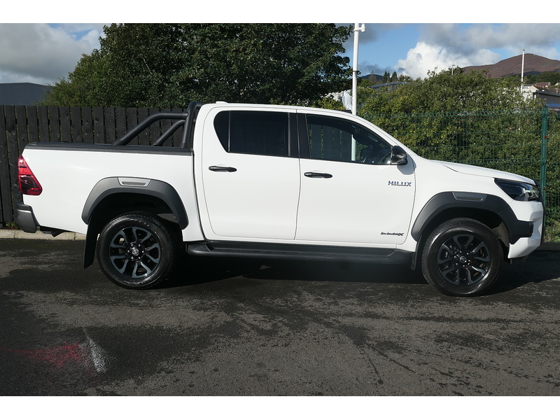 Toyota 2.8 D-4D Invincible X Pickup Double Cab 4dr Diesel Auto 4WD Euro 6 (s/s) (204 ps)