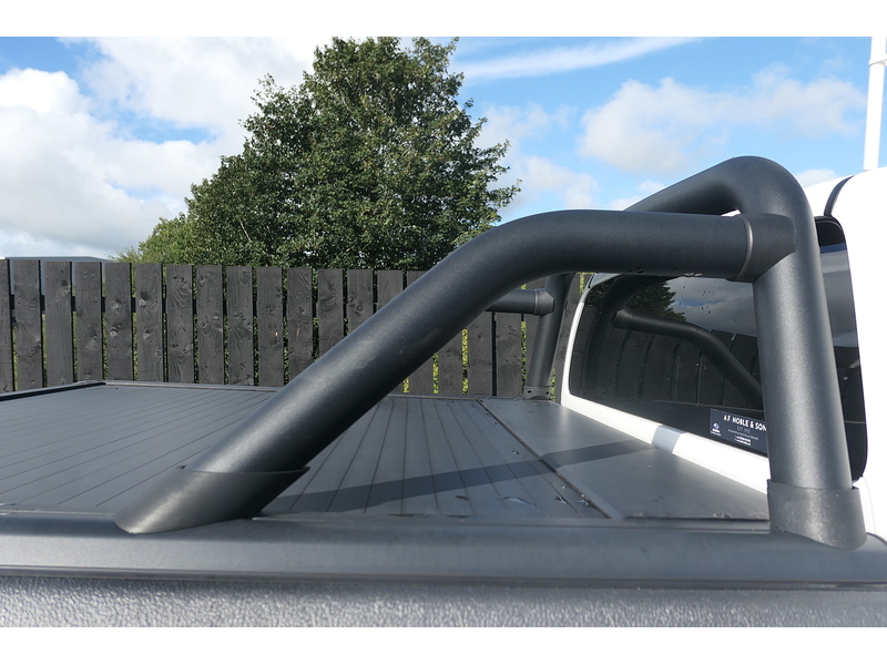 Toyota 2.8 D-4D Invincible X Pickup Double Cab 4dr Diesel Auto 4WD Euro 6 (s/s) (204 ps)