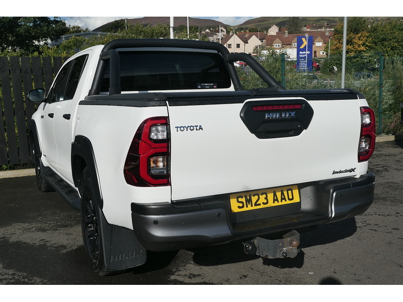 Toyota 2.8 D-4D Invincible X Pickup Double Cab 4dr Diesel Auto 4WD Euro 6 (s/s) (204 ps)