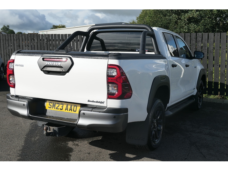 Toyota 2.8 D-4D Invincible X Pickup Double Cab 4dr Diesel Auto 4WD Euro 6 (s/s) (204 ps)